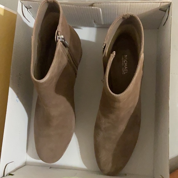 Michael Kors Sabrina Mid Bootie Suede - Picture 5 of 6